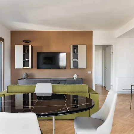 Idyllia - Lumina Rooftop Penthouse In Trastevere Apartment