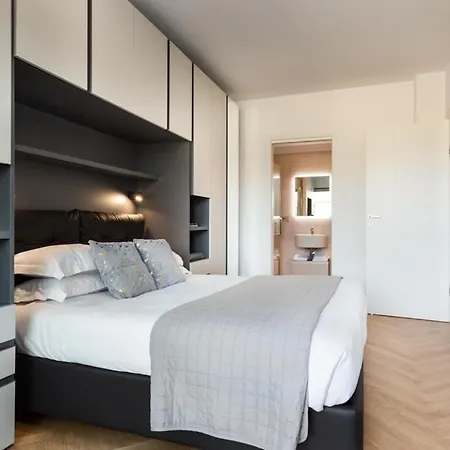 Apartment Idyllia - Lumina Rooftop Penthouse In Trastevere *